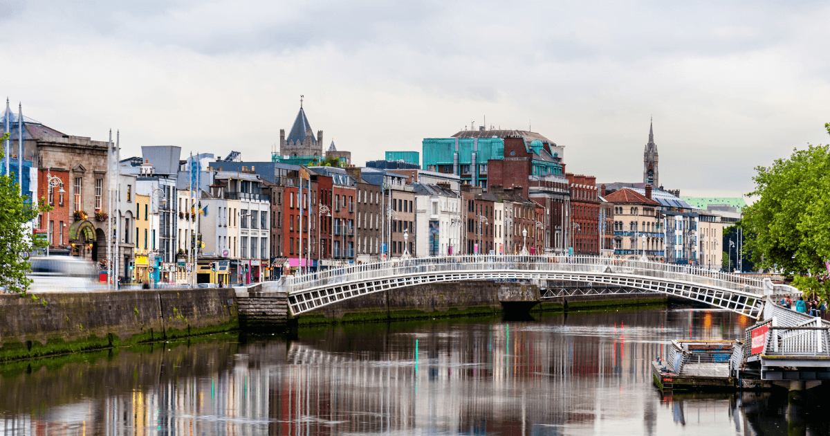 MCAP: A photograph of the Ha' Penny bridge in Dublin