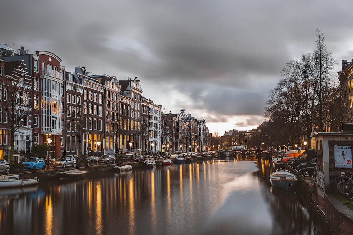 Amsterdam to ban cannabis smoking in Red Light District