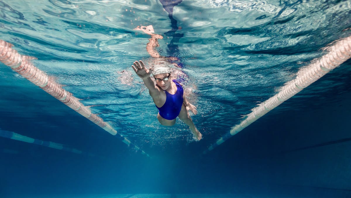 Chronic pain: Woman swimming
