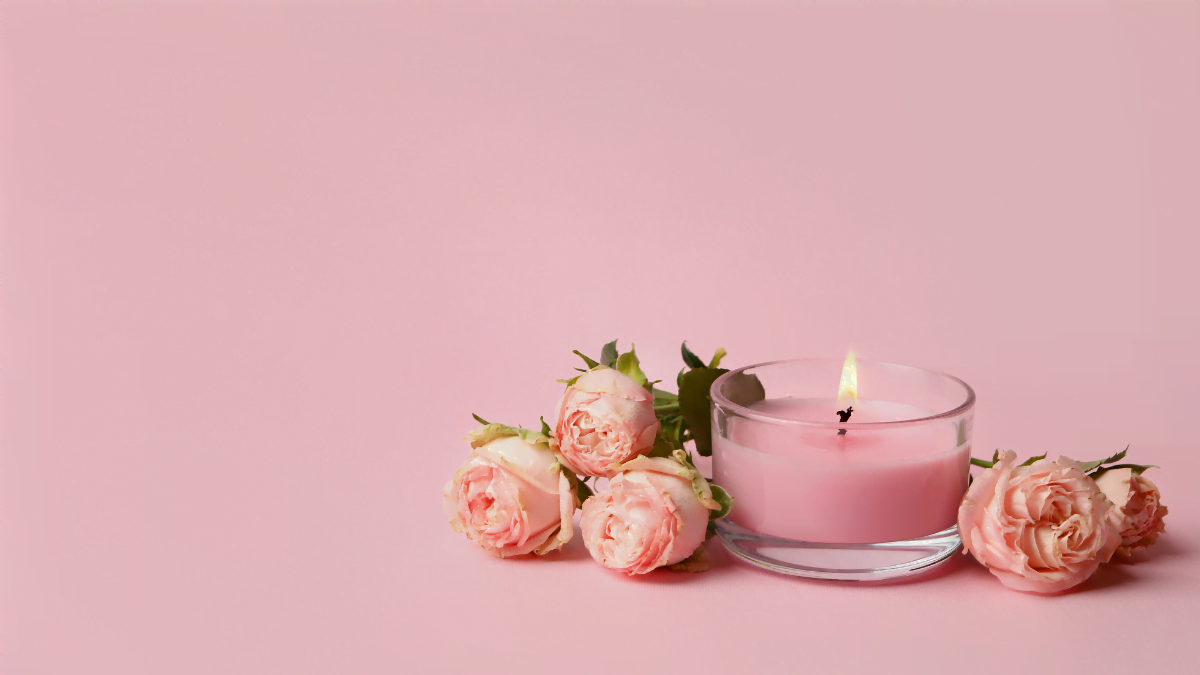 Valentines Day: Can CBD help? Two flowers and a pink candle